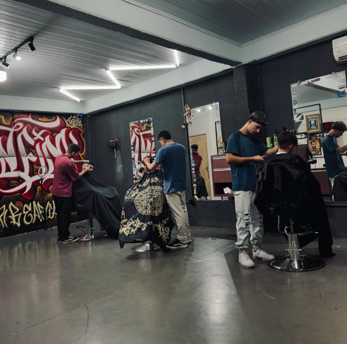 Interior da Barbearia Bonfim